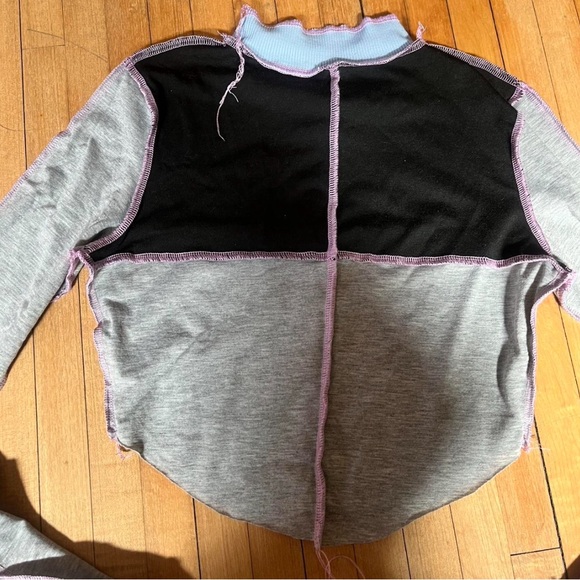 Colorful Natalie long sleeve colorblock stitch cropped top🩵🩷 - Picture 6 of 6